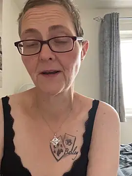 Curvy-Jinx online show from October 1, 2025, 7:46 am