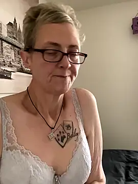 Curvy-Jinx online show from November 18, 2025, 8:50 am