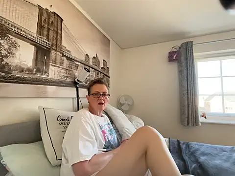 Curvy-Jinx online show from March 18, 2026, 12:19 pm