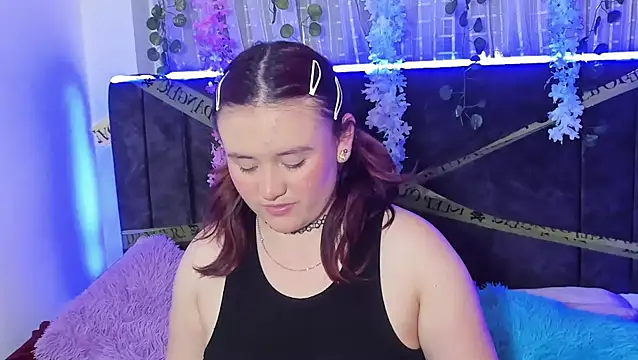 Snapshot of AliaMiller_ chatting on October 21, 2025, 8:52 pm AliaMiller online show from October 21, 2025, 8:52 pm