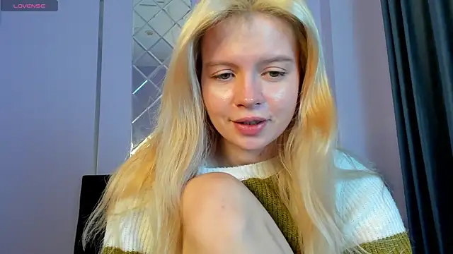 Snapshot of AlisaGoldie chatting on September 22, 2025, 11:16 am AlisaGoldie online show from September 22, 2025, 11:16 am