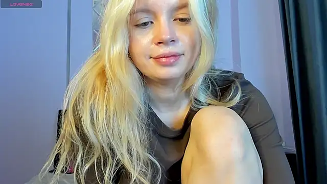 Snapshot of AlisaGoldie chatting on September 26, 2025, 8:21 am AlisaGoldie online show from September 26, 2025, 8:21 am