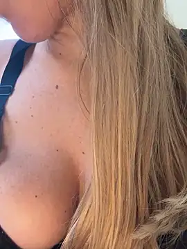 sailor titti online show from October 18, 2025, 11:45 am