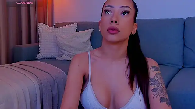 Snapshot of AlessandraCrystal chatting on December 2, 2025, 3:25 pm AlessandraCrystal online show from December 2, 2025, 3:25 pm