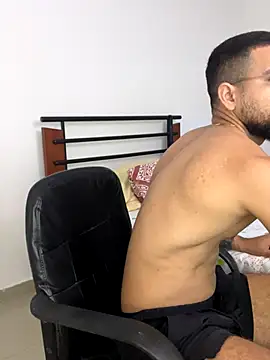 Snapshot of vincentjaxon chatting on November 17, 2025, 11:03 am vincentjaxon online show from November 17, 2025, 11:03 am