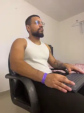 Snapshot of vincentjaxon chatting on November 2, 2025, 8:41 am vincentjaxon online show from November 2, 2025, 8:41 am