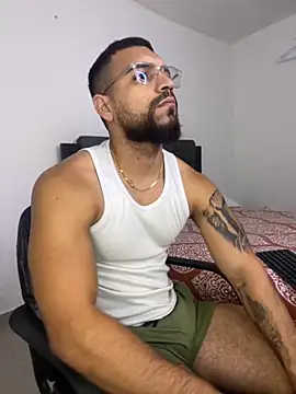 Snapshot of vincentjaxon chatting on November 15, 2025, 11:58 am vincentjaxon online show from November 15, 2025, 11:58 am