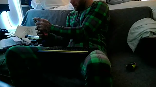 Luv2SuckBWC92 online show from December 4, 2025, 6:07 pm