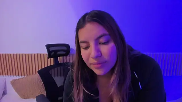 Snapshot of OliviaSweett chatting on October 7, 2025, 6:53 pm OliviaSweett online show from October 7, 2025, 6:53 pm