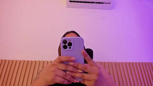 Snapshot of OliviaSweett chatting on November 16, 2025, 7:18 pm OliviaSweett online show from November 16, 2025, 7:18 pm