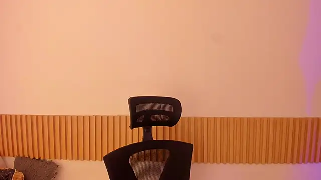 Snapshot of OliviaSweett chatting on November 9, 2025, 6:45 pm OliviaSweett online show from November 9, 2025, 6:45 pm