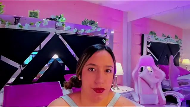 Snapshot of LilaRoussexx chatting on November 17, 2025, 4:22 pm LilaRoussexx online show from November 17, 2025, 4:22 pm