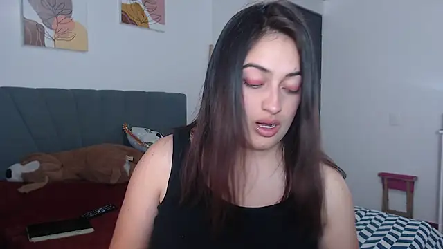 Snapshot of Meggan_n chatting on December 4, 2025, 1:59 am Meggan n online show from December 4, 2025, 1:59 am