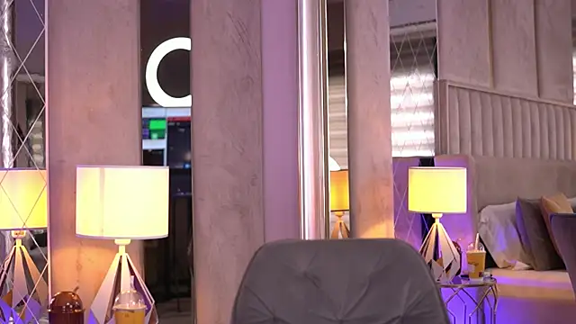 Snapshot of FrancescaDante chatting on September 30, 2025, 6:19 am FrancescaDante online show from September 30, 2025, 6:19 am