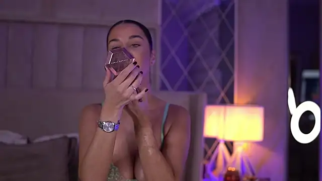 Snapshot of FrancescaDante chatting on November 11, 2025, 6:41 am FrancescaDante online show from November 11, 2025, 6:41 am