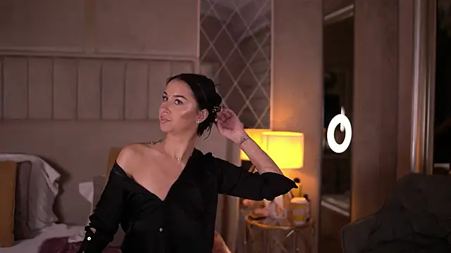 Snapshot of FrancescaDante chatting on December 14, 2025, 6:30 am FrancescaDante online show from December 14, 2025, 6:30 am