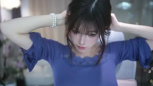 Snapshot of Fortune2Me chatting on December 1, 2025, 5:41 am Fortune2Me online show from December 1, 2025, 5:41 am