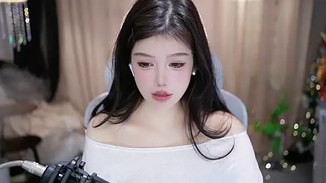 Snapshot of Fortune2Me chatting on March 2, 2026, 4:35 am Fortune2Me online show from March 2, 2026, 4:35 am