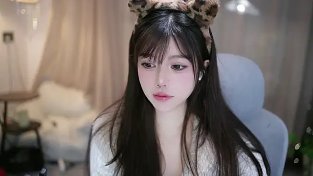 Snapshot of Fortune2Me chatting on February 5, 2026, 5:36 am Fortune2Me online show from February 5, 2026, 5:36 am