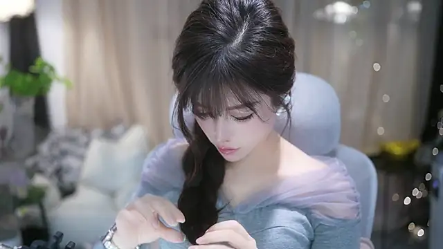 Snapshot of Fortune2Me chatting on November 29, 2025, 6:13 am Fortune2Me online show from November 29, 2025, 6:13 am