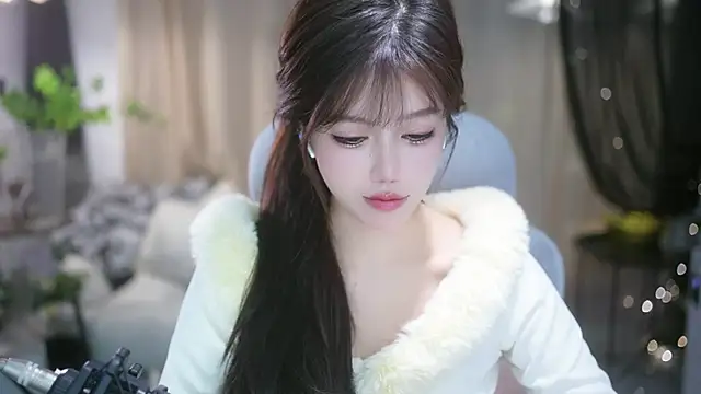 Snapshot of Fortune2Me chatting on November 27, 2025, 5:52 am Fortune2Me online show from November 27, 2025, 5:52 am