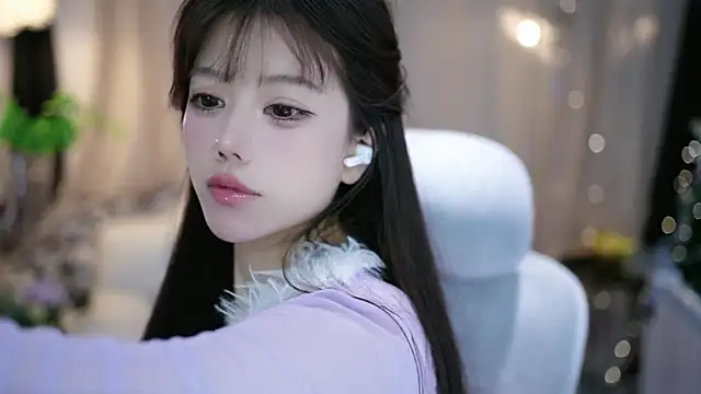 Snapshot of Fortune2Me chatting on December 5, 2025, 3:16 am Fortune2Me online show from December 5, 2025, 3:16 am