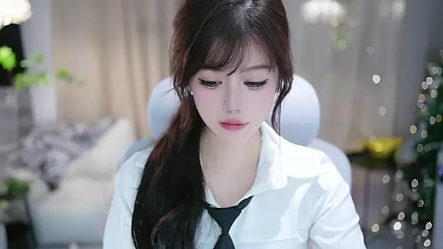 Snapshot of Fortune2Me chatting on November 14, 2025, 5:44 am Fortune2Me online show from November 14, 2025, 5:44 am