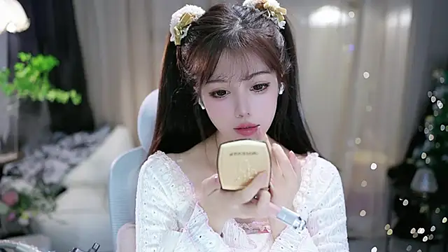 Snapshot of Fortune2Me chatting on October 29, 2025, 5:06 am Fortune2Me online show from October 29, 2025, 5:06 am