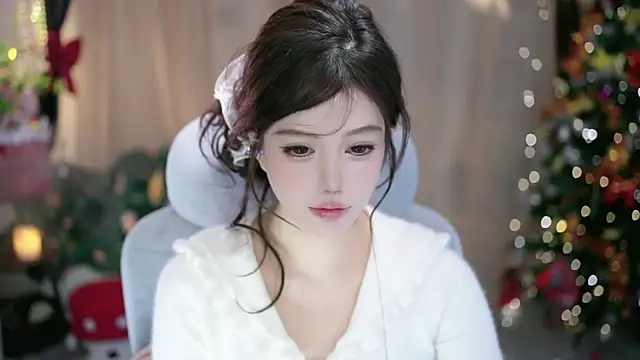 Snapshot of Fortune2Me chatting on December 20, 2025, 5:43 am Fortune2Me online show from December 20, 2025, 5:43 am