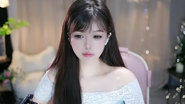 Snapshot of Fortune2Me chatting on October 4, 2025, 5:20 am Fortune2Me online show from October 4, 2025, 5:20 am