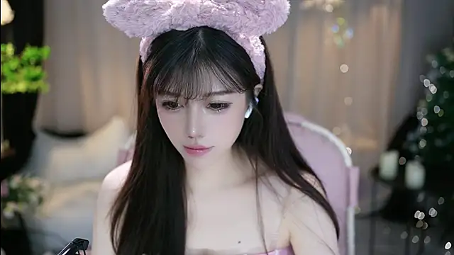 Snapshot of Fortune2Me chatting on October 8, 2025, 5:20 am Fortune2Me online show from October 8, 2025, 5:20 am