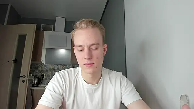 Snapshot of Kevin_Young_Cat chatting on October 27, 2025, 2:40 pm Kevin Young Cat online show from October 27, 2025, 2:40 pm