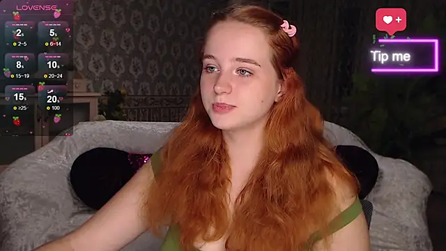 Snapshot of LunaSweet18 chatting on September 16, 2025, 1:12 pm LunaSweet18 online show from September 16, 2025, 1:12 pm