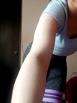Snapshot of Dana_Rise chatting on May 11, 2026, 4:04 pm Dana Rise online show from May 11, 2026, 4:04 pm