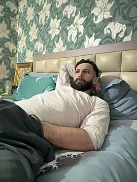 Snapshot of Michel_huge chatting on January 11, 2026, 6:15 pm Michel huge online show from January 11, 2026, 6:15 pm