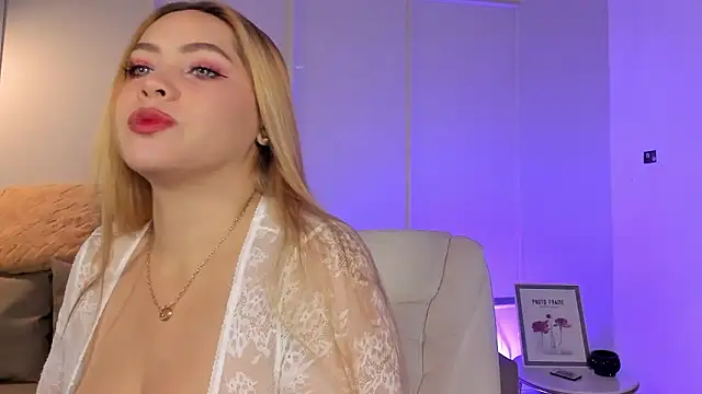 Snapshot of kissme_cutie chatting on February 21, 2026, 12:18 pm kissme cutie online show from February 21, 2026, 12:18 pm