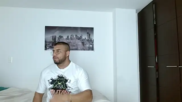 AntonyDAngelo25 online show from October 2, 2025, 3:43 am