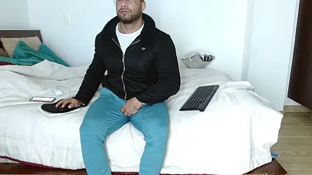 AntonyDAngelo25 online show from October 1, 2025, 3:22 am