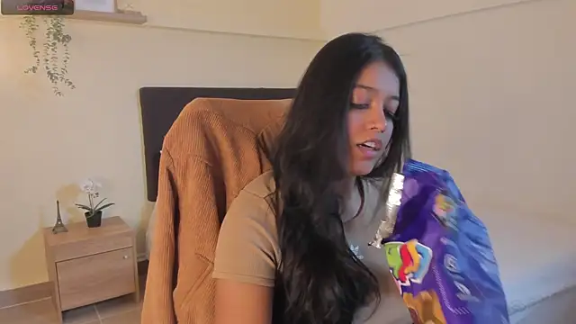 Snapshot of Camila_Bustamante chatting on June 6, 2026, 5:07 pm Camila Bustamante online show from June 6, 2026, 5:07 pm