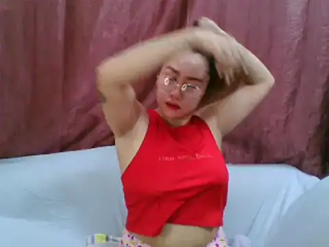 Snapshot of WildPussy4uxx chatting on October 7, 2025, 5:19 am WildPussy4uxx online show from October 7, 2025, 5:19 am