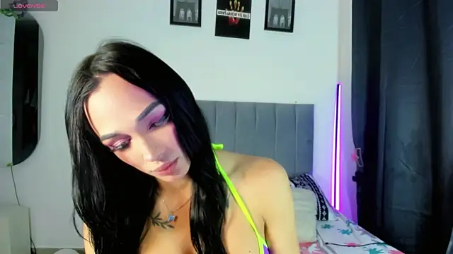 Snapshot of crisbunny_x chatting on February 9, 2026, 3:15 am crisbunny x online show from February 9, 2026, 3:15 am