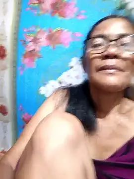 Snapshot of ImYourWoman_55 chatting on September 29, 2025, 7:08 pm ImYourWoman 55 online show from September 29, 2025, 7:08 pm