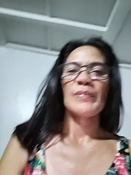 Snapshot of ImYourWoman_55 chatting on May 14, 2026, 5:21 pm ImYourWoman 55 online show from May 14, 2026, 5:21 pm