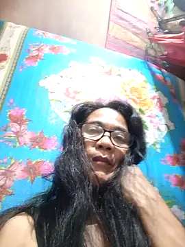 Snapshot of ImYourWoman_55 chatting on October 30, 2025, 7:22 pm ImYourWoman 55 online show from October 30, 2025, 7:22 pm