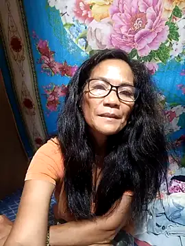 Snapshot of ImYourWoman_55 chatting on October 12, 2025, 10:22 pm ImYourWoman 55 online show from October 12, 2025, 10:22 pm