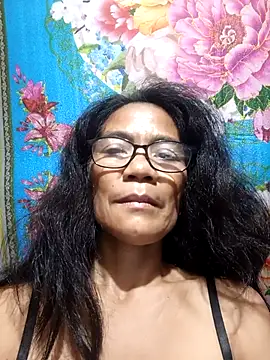 Snapshot of ImYourWoman_55 chatting on October 23, 2025, 11:14 pm ImYourWoman 55 online show from October 23, 2025, 11:14 pm