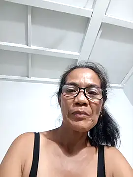 Snapshot of ImYourWoman_55 chatting on December 5, 2025, 6:39 pm ImYourWoman 55 online show from December 5, 2025, 6:39 pm