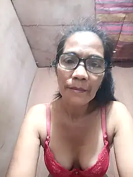 Snapshot of ImYourWoman_55 chatting on November 16, 2025, 8:02 pm ImYourWoman 55 online show from November 16, 2025, 8:02 pm