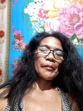 Snapshot of ImYourWoman_55 chatting on October 24, 2025, 11:20 am ImYourWoman 55 online show from October 24, 2025, 11:20 am