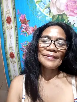 Snapshot of ImYourWoman_55 chatting on October 9, 2025, 7:03 pm ImYourWoman 55 online show from October 9, 2025, 7:03 pm